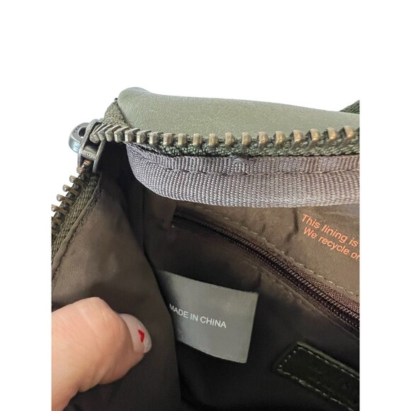 Matt And Nat Green Vie Vegan Fanny Pack Belt Bag Unisex EUC - Picture 10 of 16